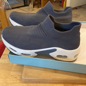 Womens stretch high top sneaker